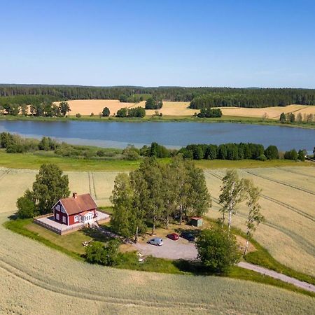 Gard Med Egen Sjoe Med Bryggbat, Nyrenoverat! Katrineholm Buitenkant foto