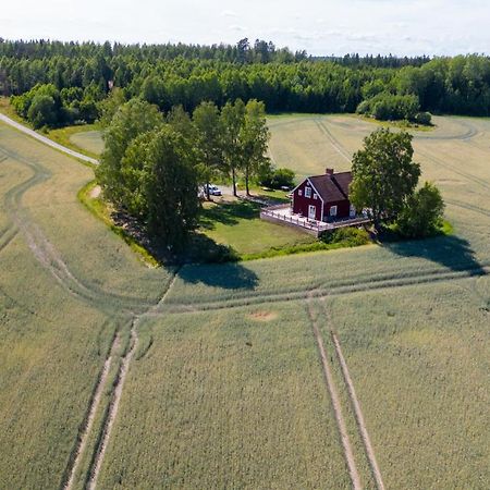 Gard Med Egen Sjoe Med Bryggbat, Nyrenoverat! Katrineholm Buitenkant foto