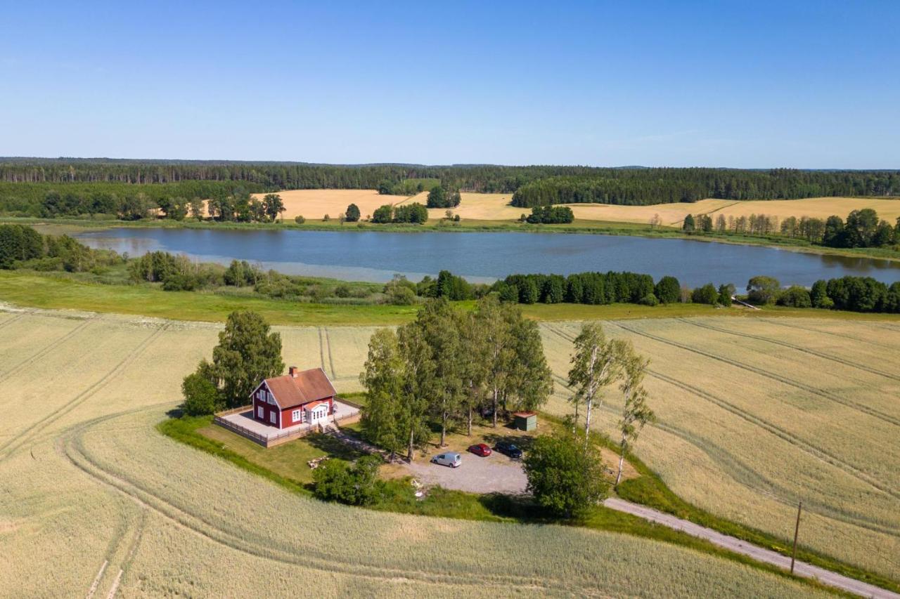 Gard Med Egen Sjoe Med Bryggbat, Nyrenoverat! Katrineholm Buitenkant foto