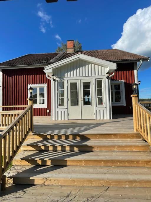 Gard Med Egen Sjoe Med Bryggbat, Nyrenoverat! Katrineholm Buitenkant foto