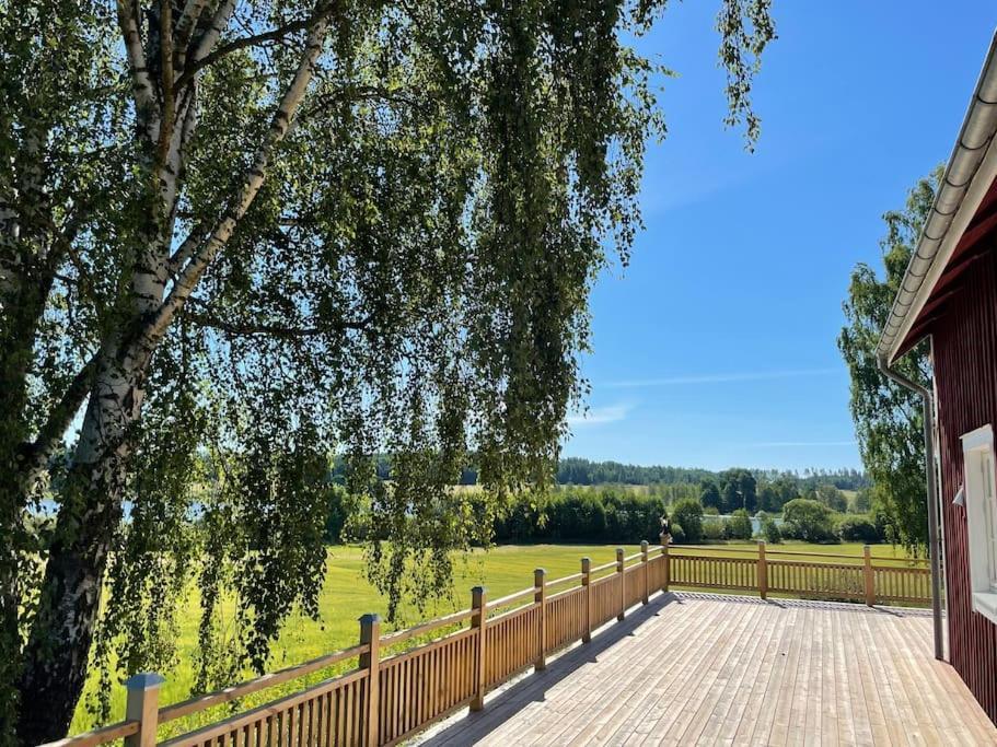 Gard Med Egen Sjoe Med Bryggbat, Nyrenoverat! Katrineholm Buitenkant foto