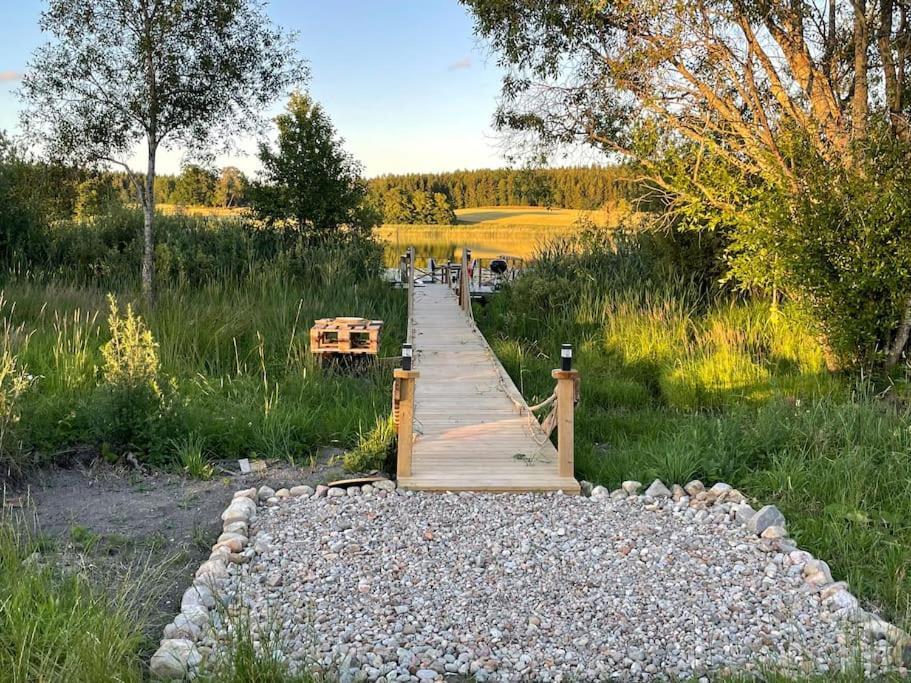 Gard Med Egen Sjoe Med Bryggbat, Nyrenoverat! Katrineholm Buitenkant foto