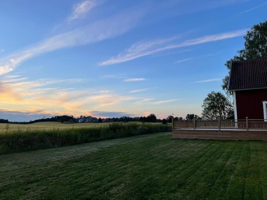 Gard Med Egen Sjoe Med Bryggbat, Nyrenoverat! Katrineholm Buitenkant foto