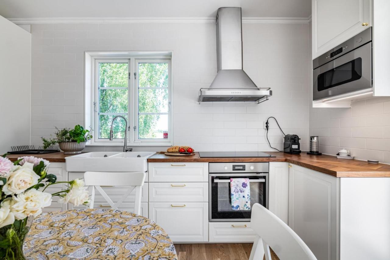 Gard Med Egen Sjoe Med Bryggbat, Nyrenoverat! Katrineholm Buitenkant foto