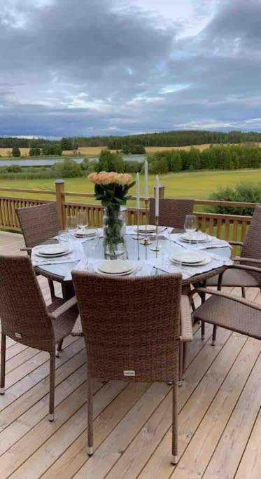 Gard Med Egen Sjoe Med Bryggbat, Nyrenoverat! Katrineholm Buitenkant foto
