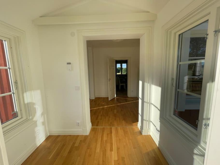 Gard Med Egen Sjoe Med Bryggbat, Nyrenoverat! Katrineholm Buitenkant foto
