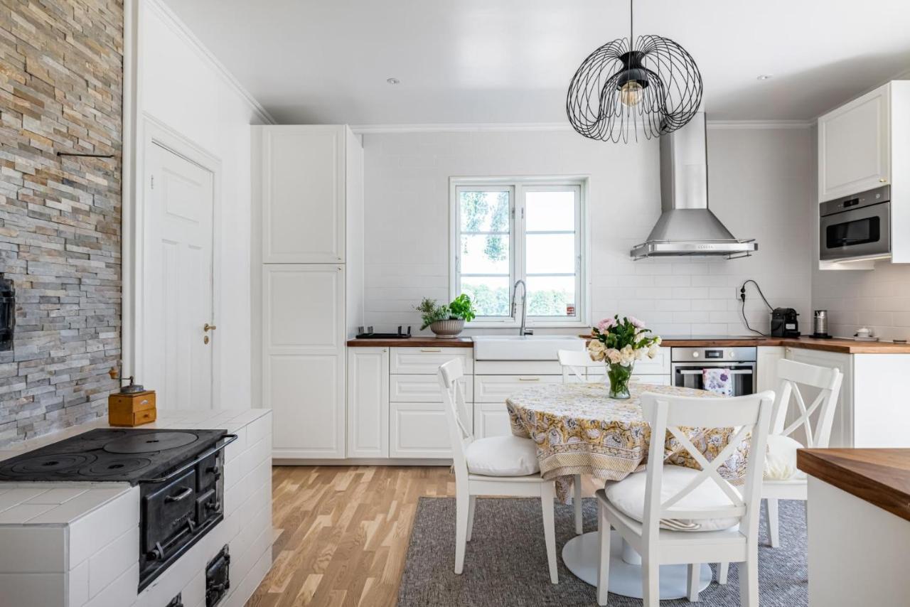 Gard Med Egen Sjoe Med Bryggbat, Nyrenoverat! Katrineholm Buitenkant foto