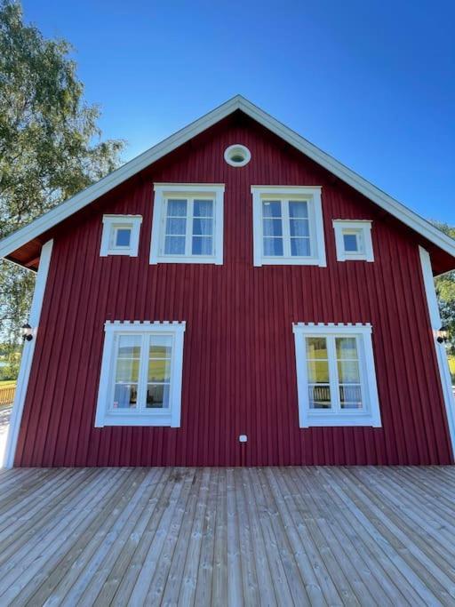 Gard Med Egen Sjoe Med Bryggbat, Nyrenoverat! Katrineholm Buitenkant foto