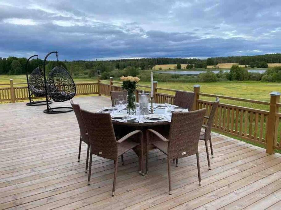Gard Med Egen Sjoe Med Bryggbat, Nyrenoverat! Katrineholm Buitenkant foto